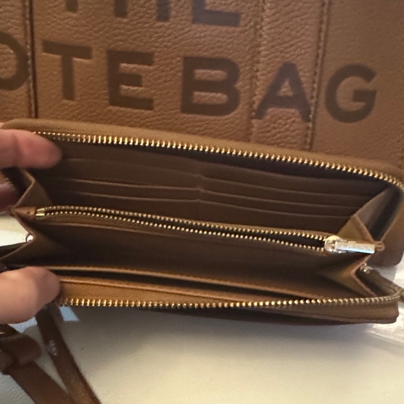Marc Jacobs Tan Tote and Wallet Set - Picture 12 of 15